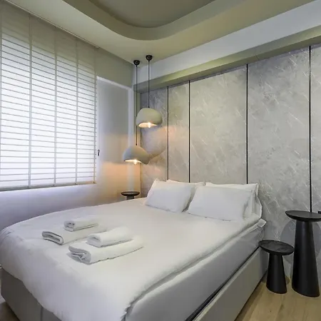 Flat W Pool Garden 3 Min To In דירה *